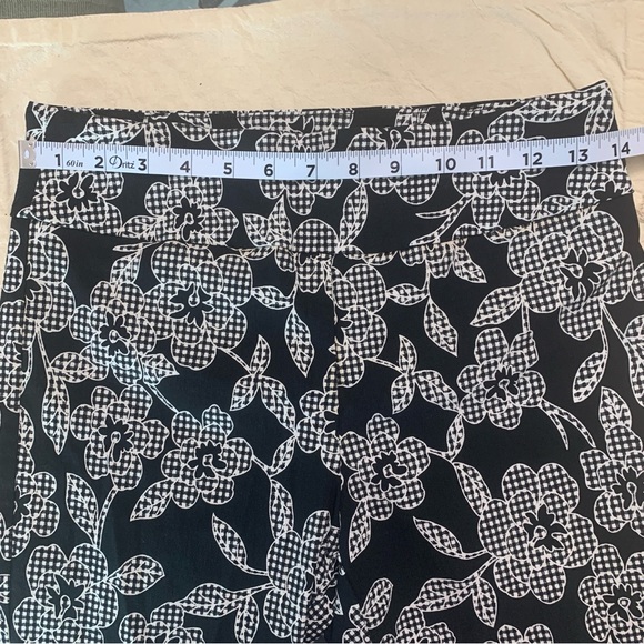 Elliot Lauren pant. Floral . Black and white size 6 - Picture 6 of 8
